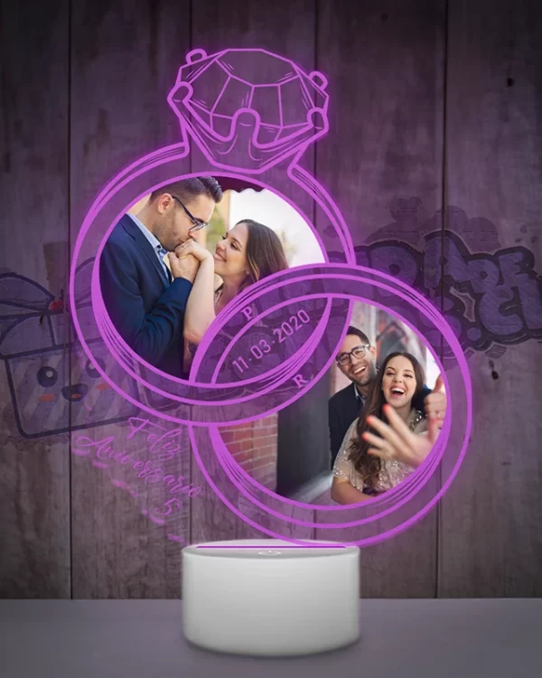 lampara led con forma de anillos con fotografias de la pareja celebrada